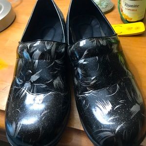 Nursing shoes size 9